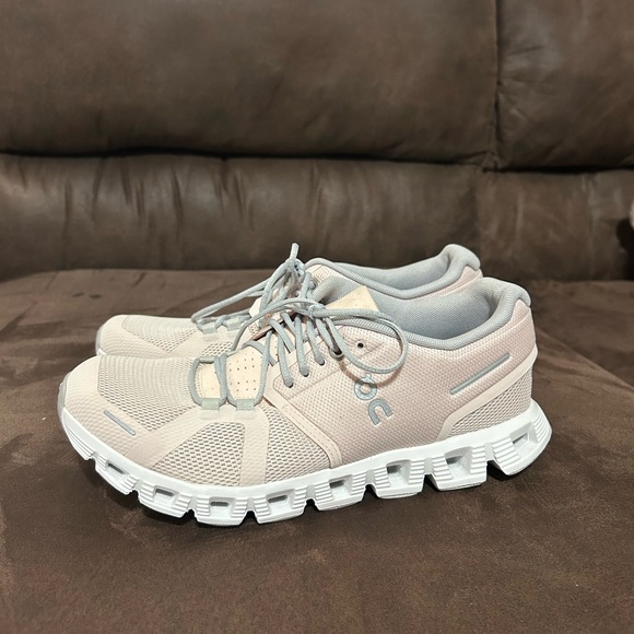 On Cloud 5,  Women’s Pink/White, Size 8 - Picture 4 of 5